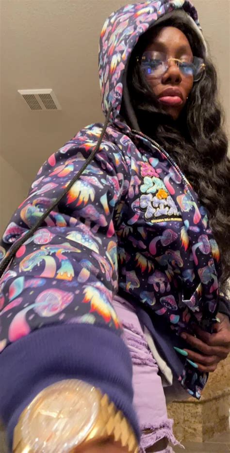 EbonyMystique (@EbonyMystique) .